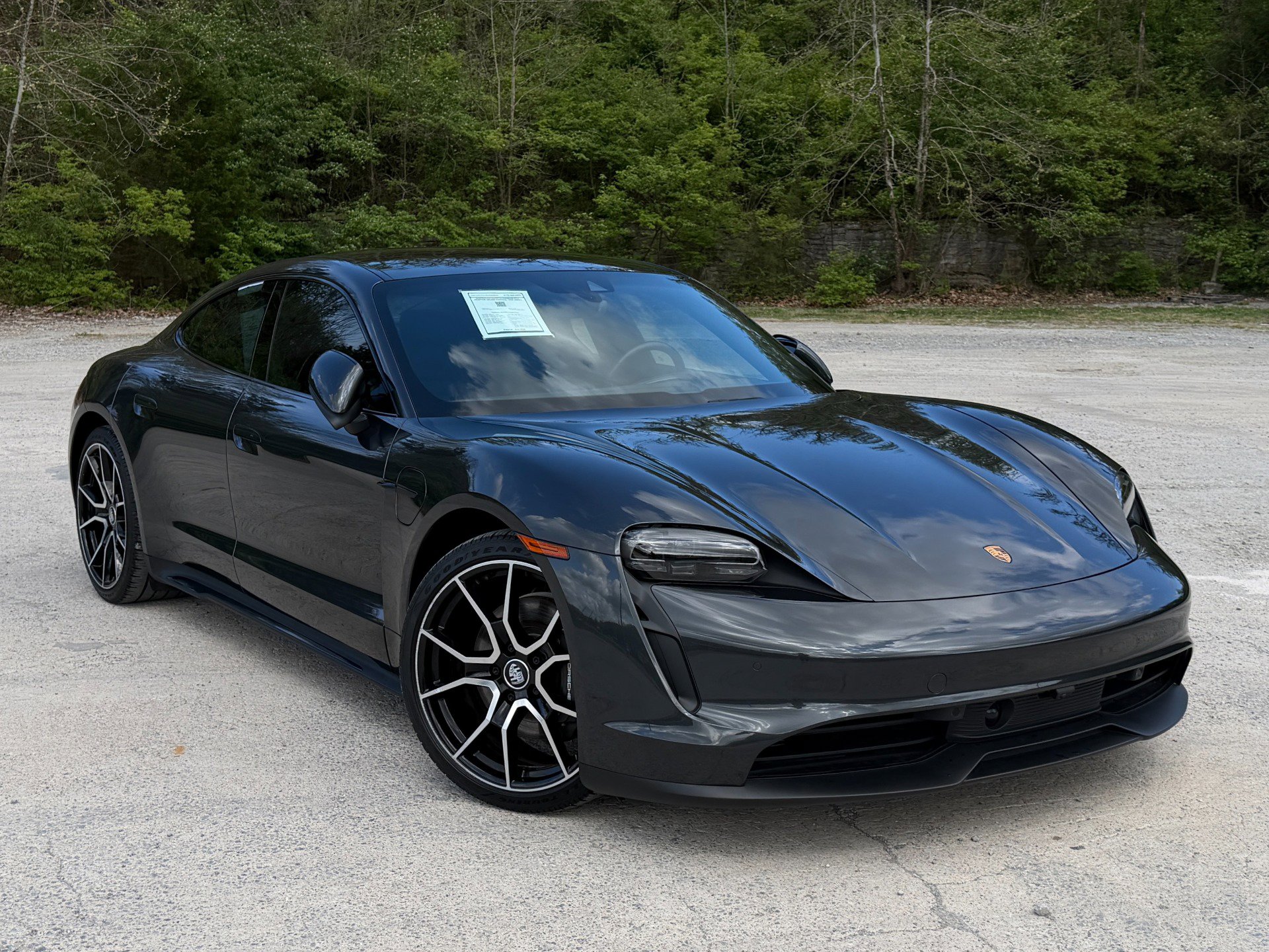 Used 2022 Porsche Taycan image 1