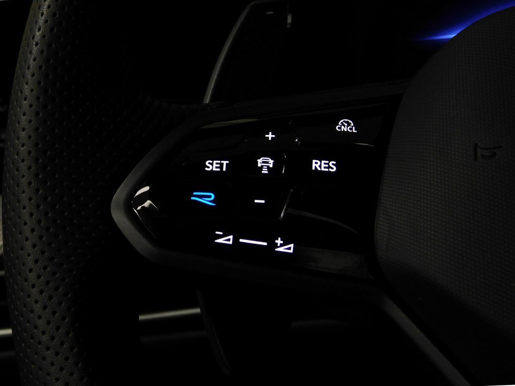 Used 2025 Volkswagen Golf image 44