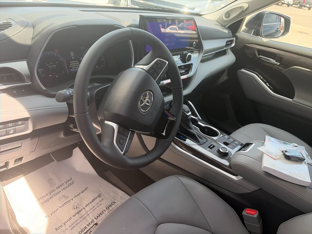 New 2026 Toyota Highlander Limited AWD/4WD image 10
