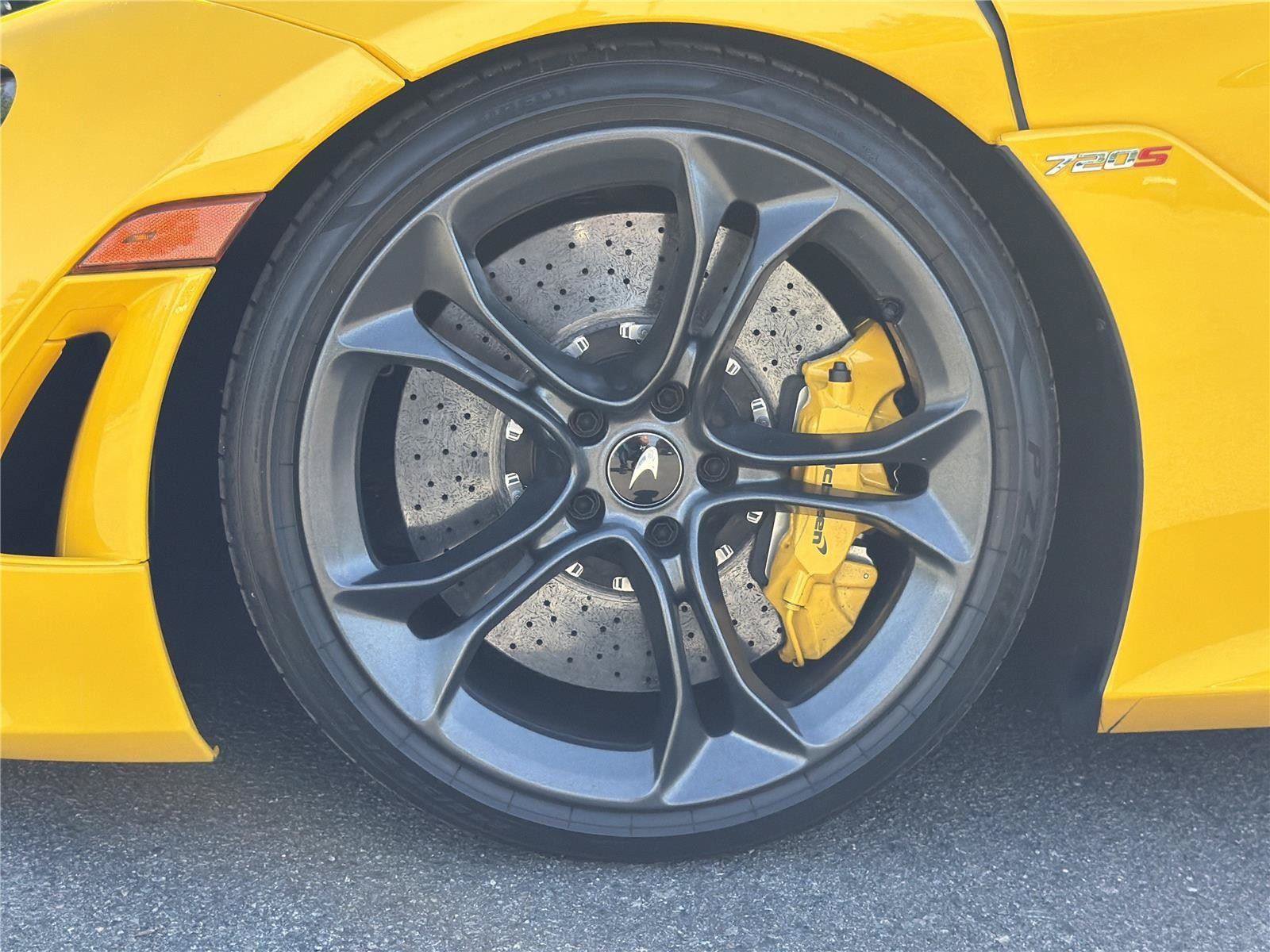 Used 2019 McLaren 720S RWD image 30