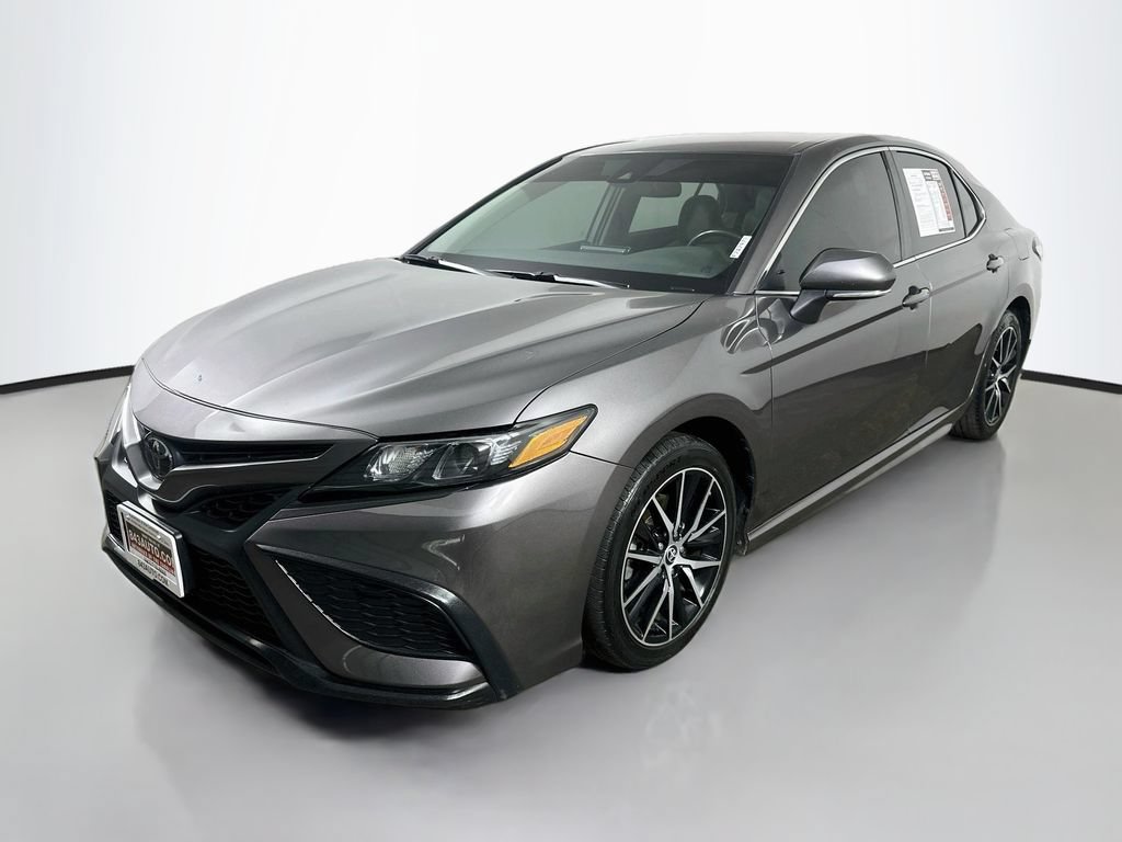 Used 2023 Toyota Camry SE FWD video 3