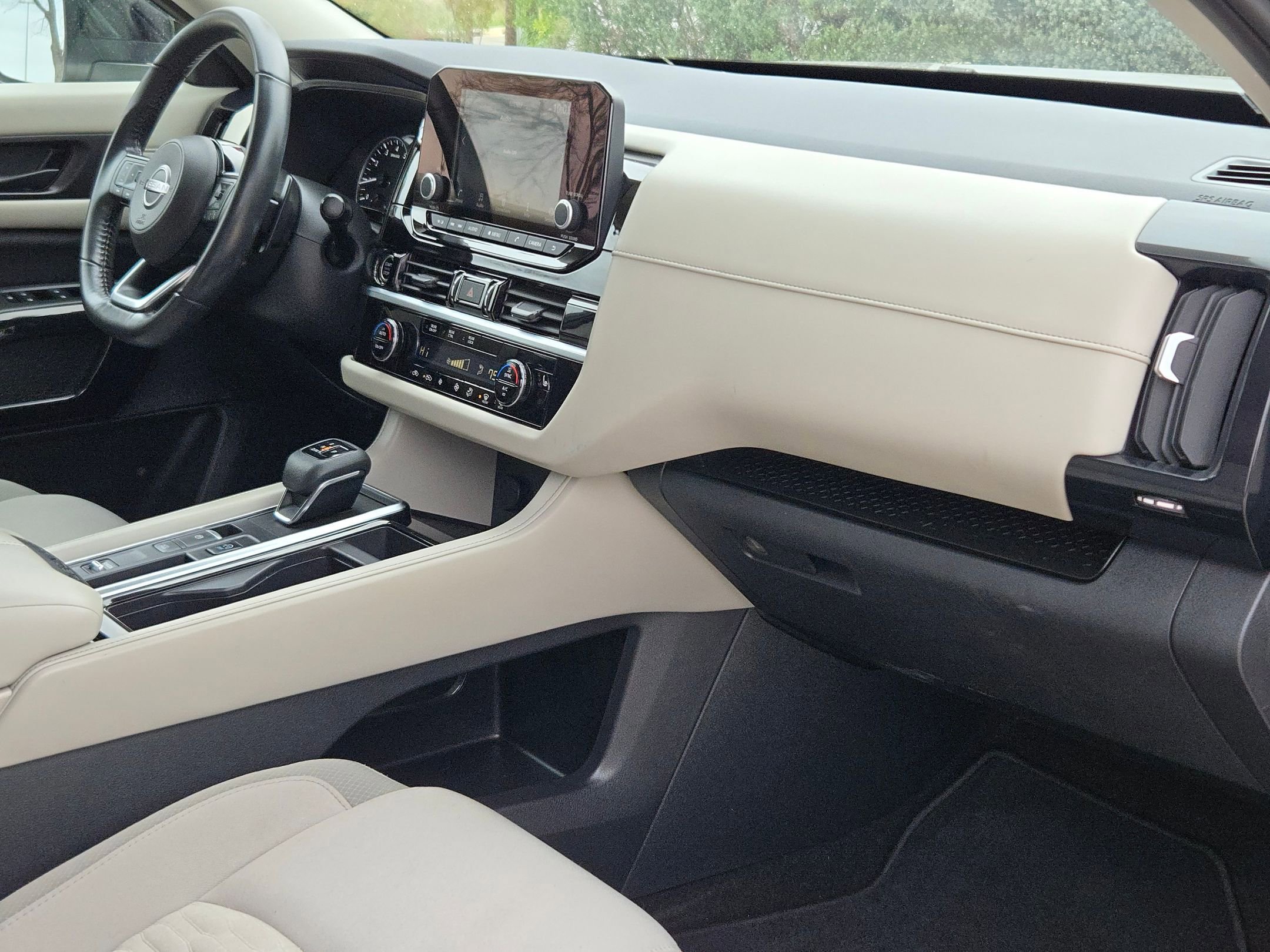 Used 2023 Nissan Pathfinder SV image 31