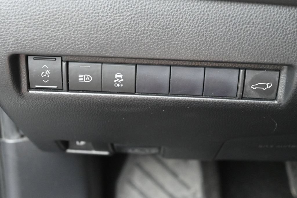 Certified 2021 Toyota Venza LE w/ Carpet Mat Package (TMS) AWD/4WD image 15