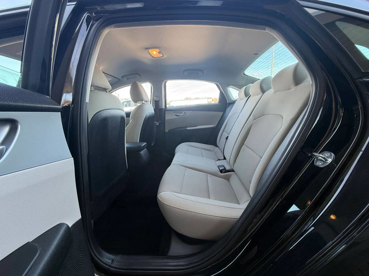 Used 2022 Kia Forte LXS w/ LXS Technology Package image 15