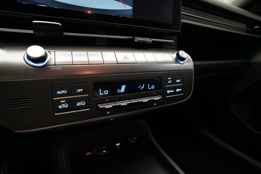 Used 2025 Hyundai Kona SEL AWD/4WD image 20