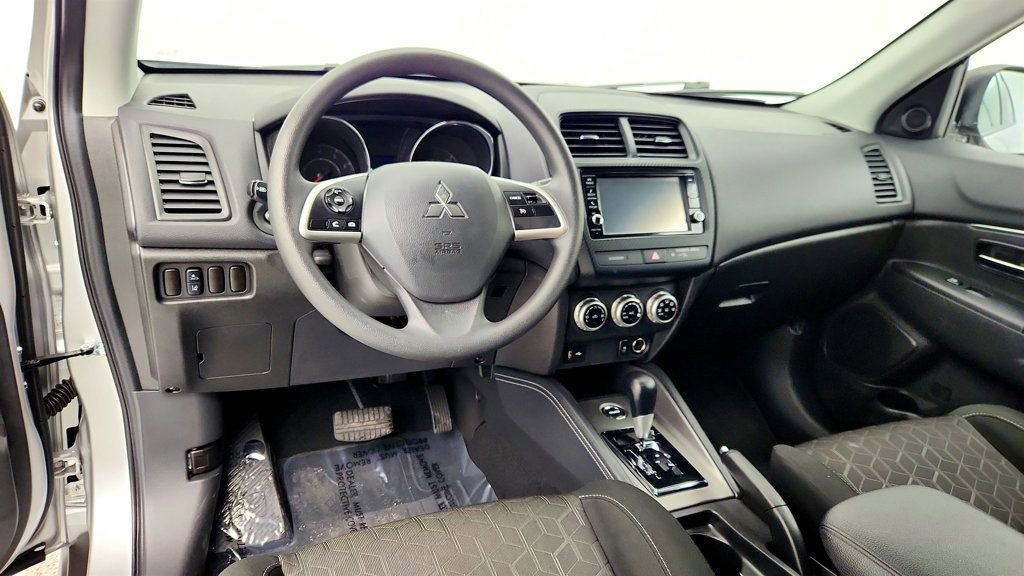 Used 2025 Mitsubishi Outlander Sport AWD image 12