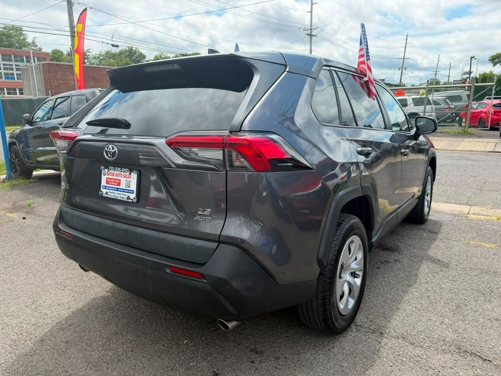 Used 2022 Toyota RAV4 LE AWD/4WD image 5