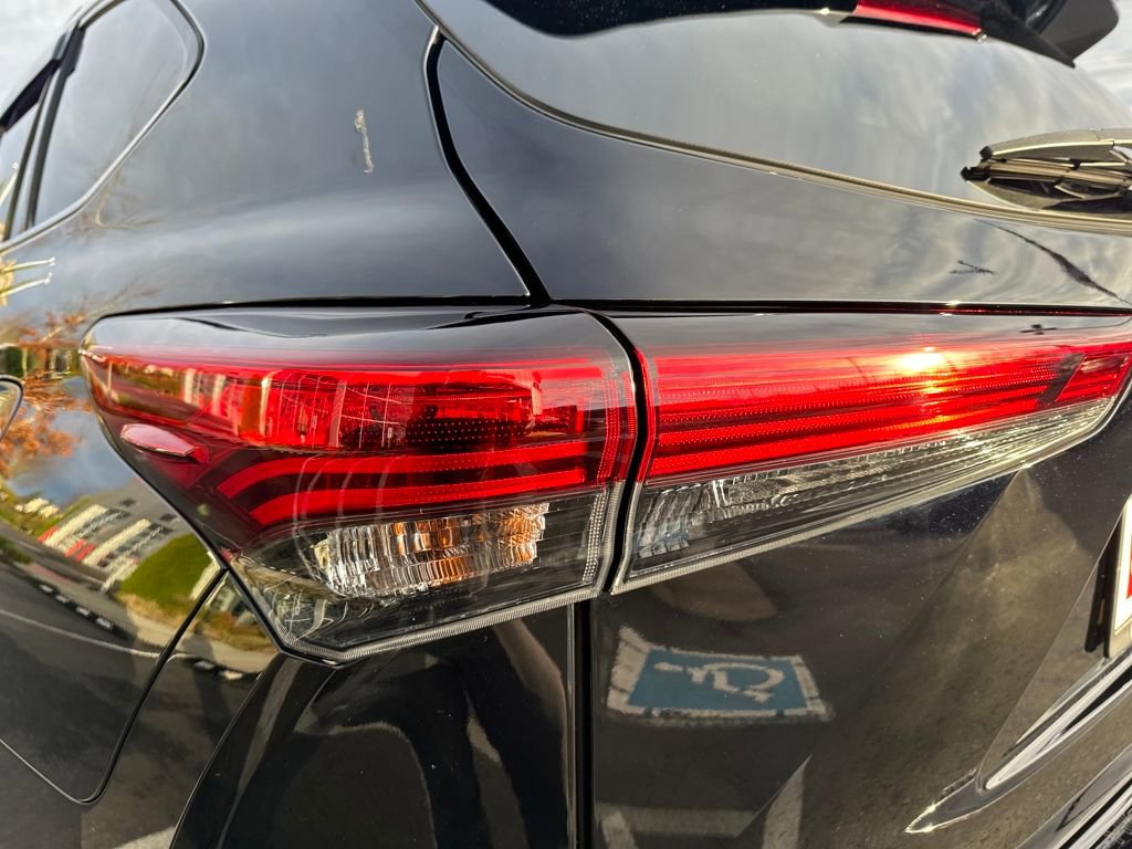 Used 2023 Toyota Highlander Limited image 10