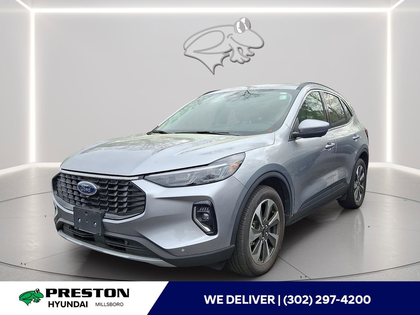 Used 2023 Ford Escape Platinum AWD/4WD image 1