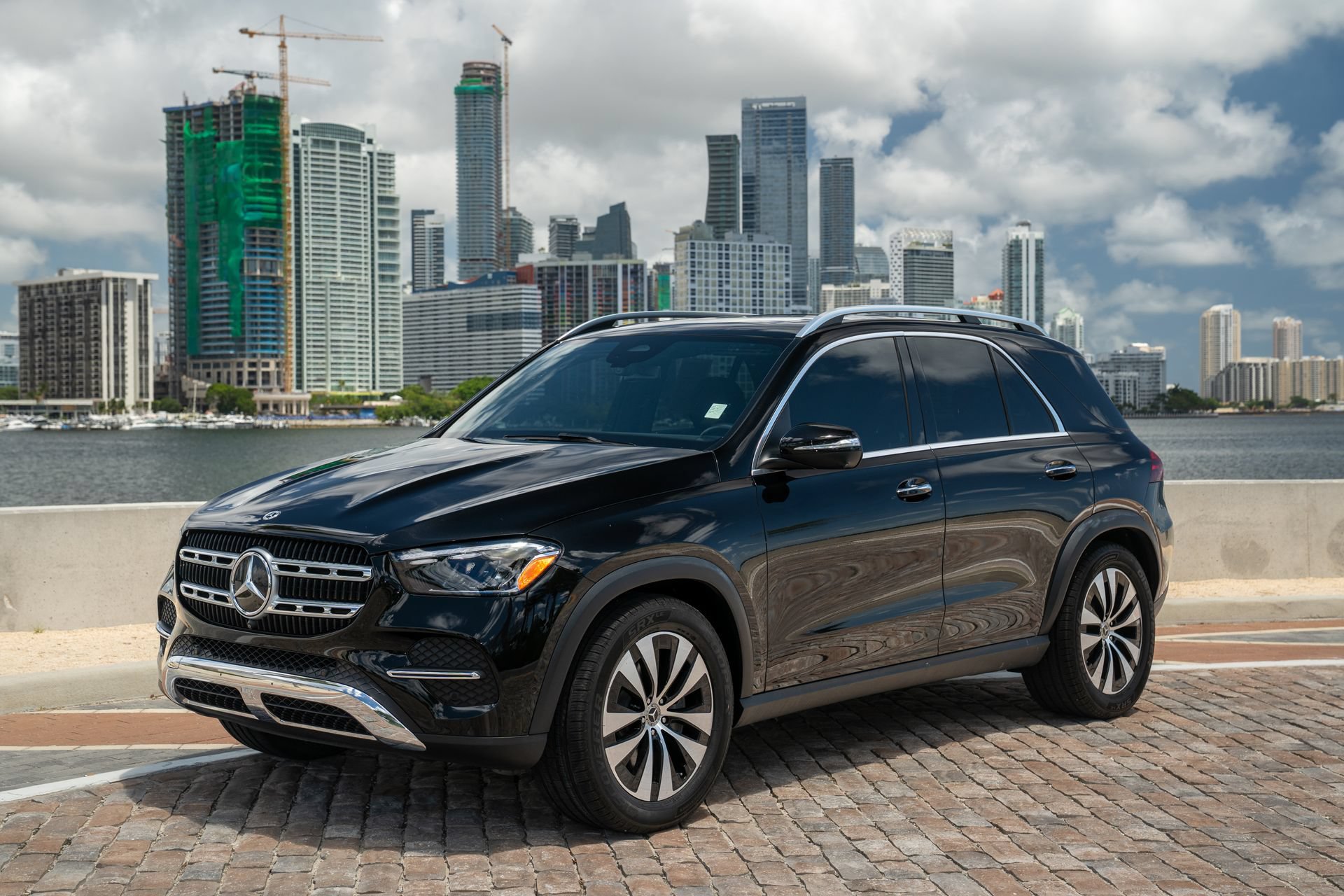 Used 2025 Mercedes-Benz GLE 450 4MATIC image 2