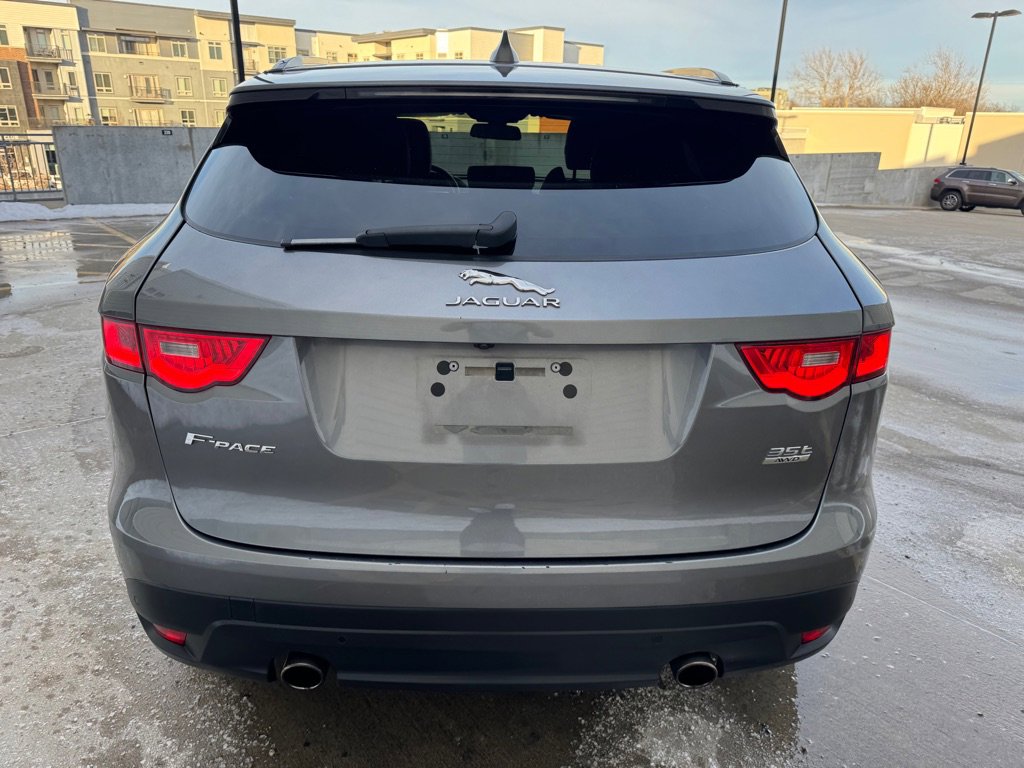 Used 2017 Jaguar F-PACE R-Sport image 4