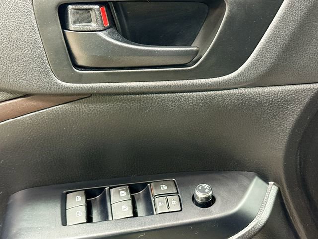Used 2018 Toyota Highlander LE image 15