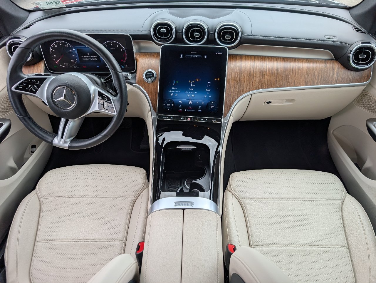 Used 2024 Mercedes-Benz GLC 300 image 4