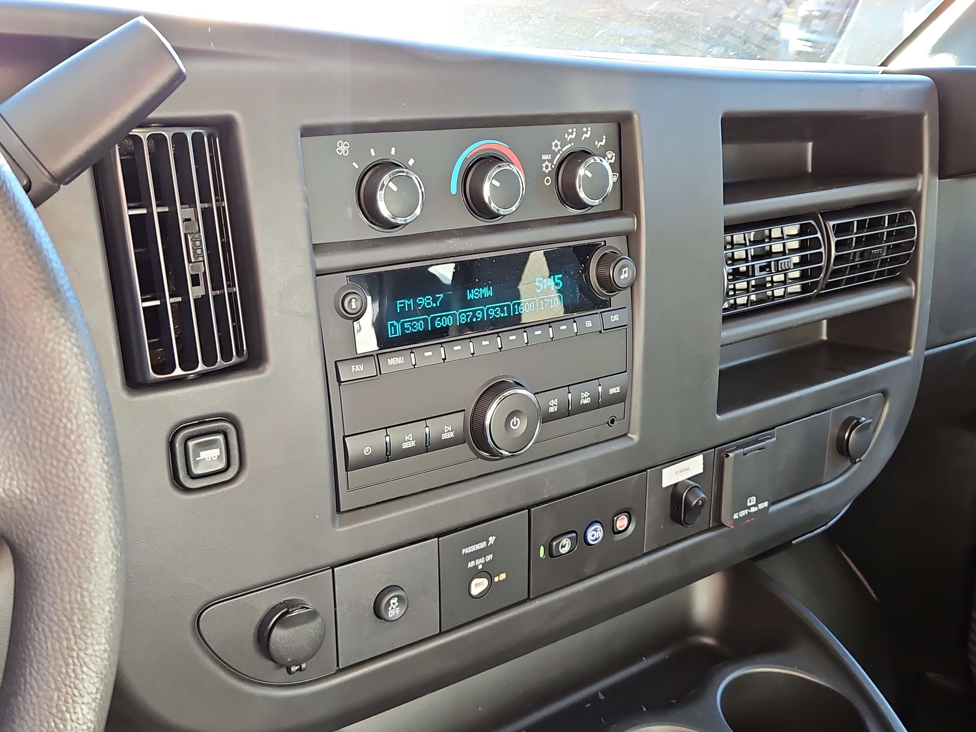 New 2025 Chevrolet Express 3500 w/ Power Convenience Package image 17