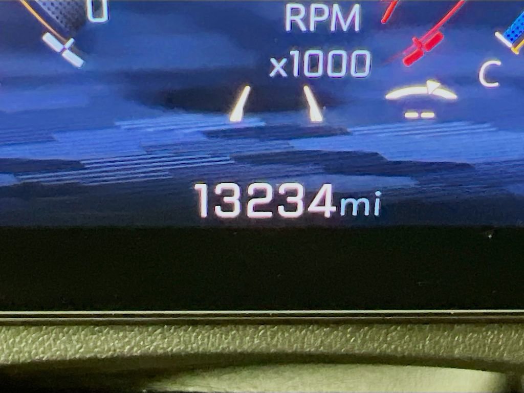 Used 2024 Chevrolet Traverse RS image 12