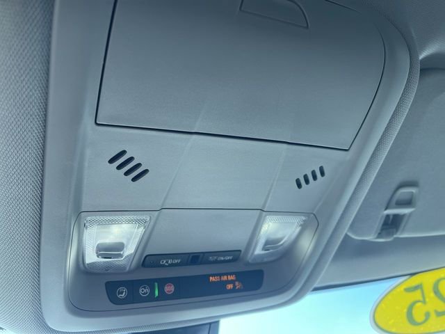 Used 2025 Chevrolet Blazer LT image 34