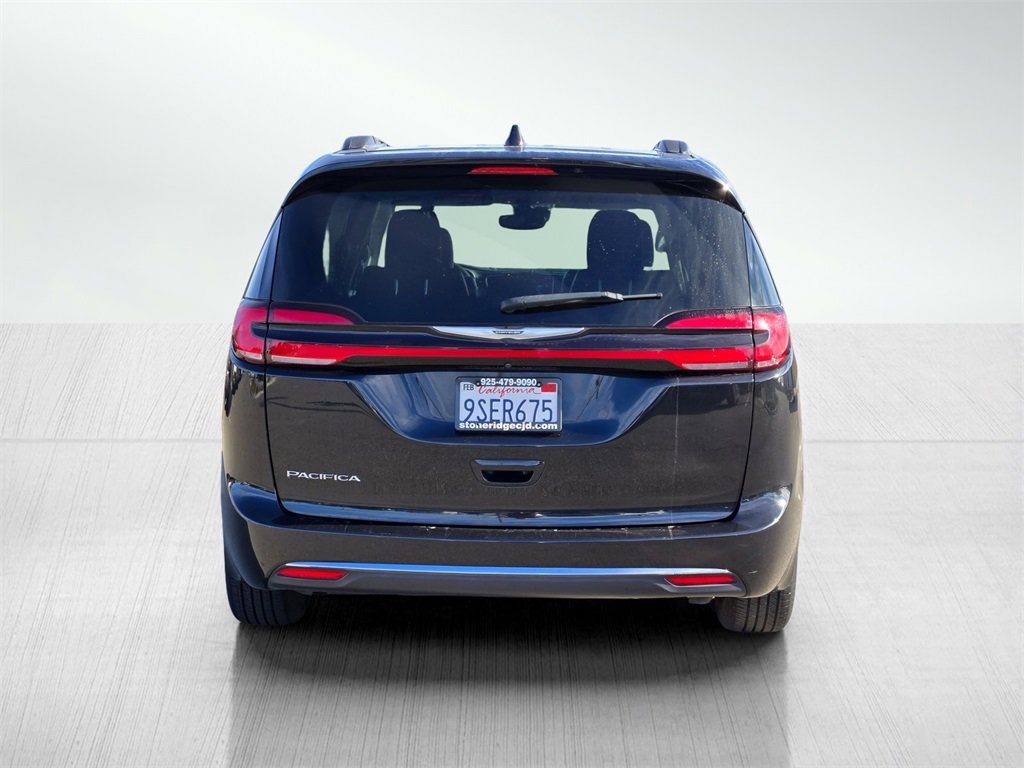 Used 2022 Chrysler Pacifica Touring-L image 5