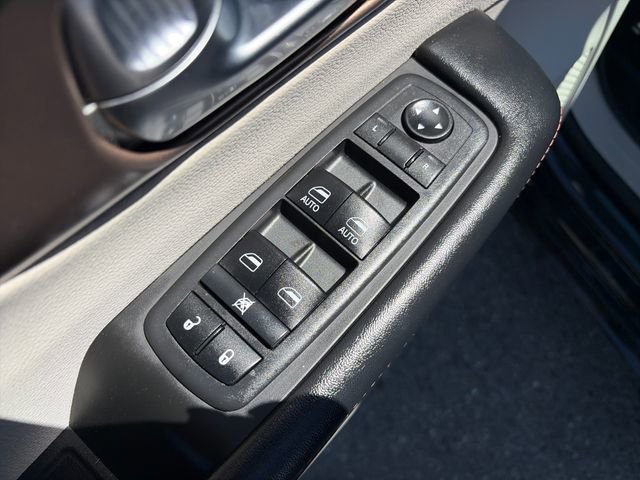 Used 2019 Chrysler Pacifica L FWD image 24