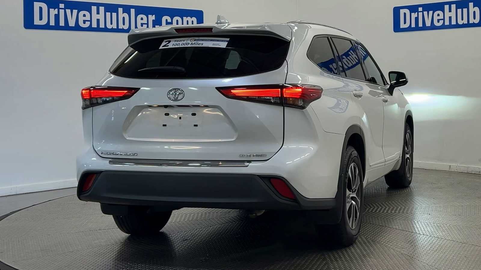Used 2022 Toyota Highlander XLE AWD/4WD image 7