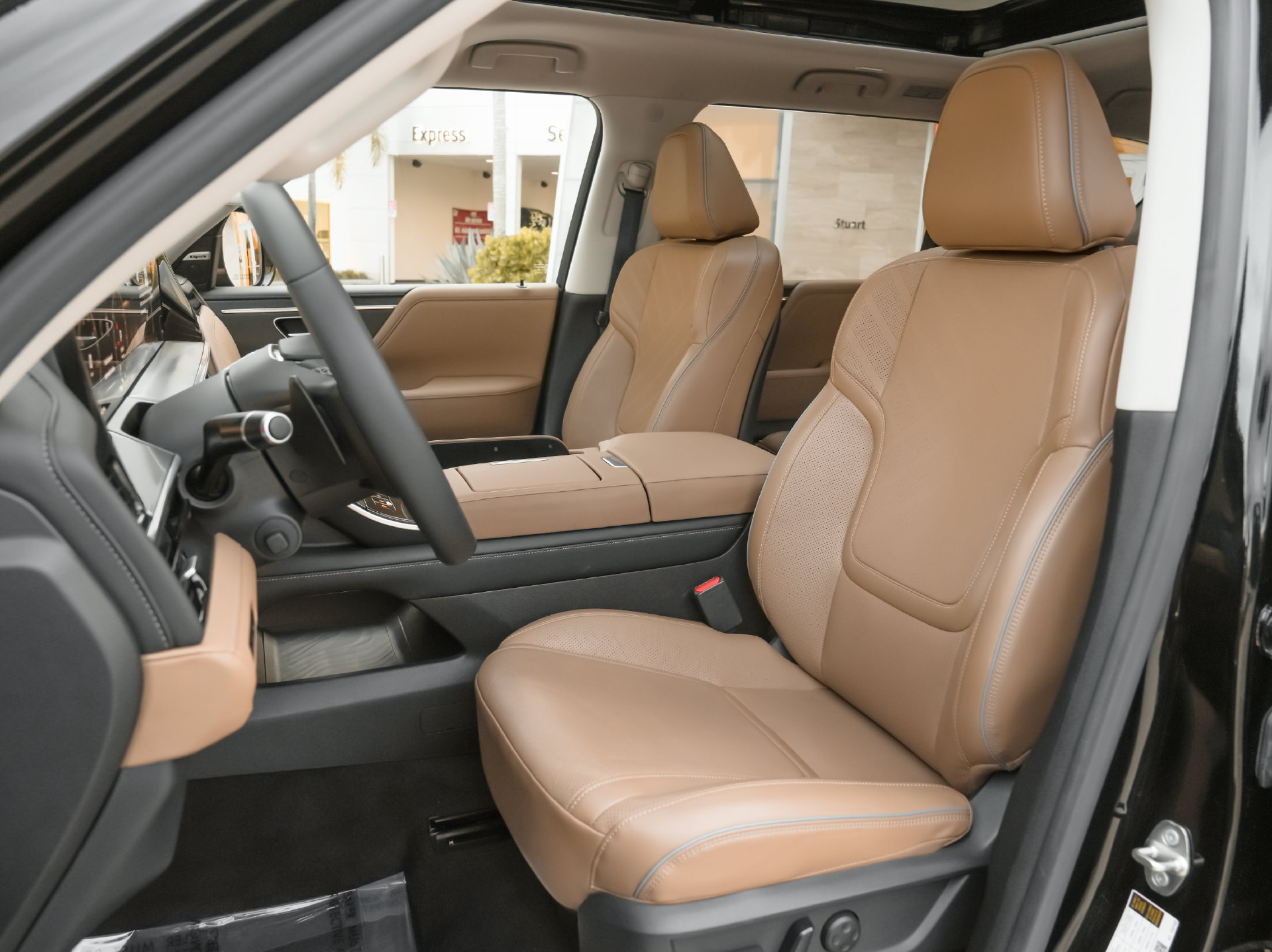 Used 2025 INFINITI QX80 Luxe RWD image 3