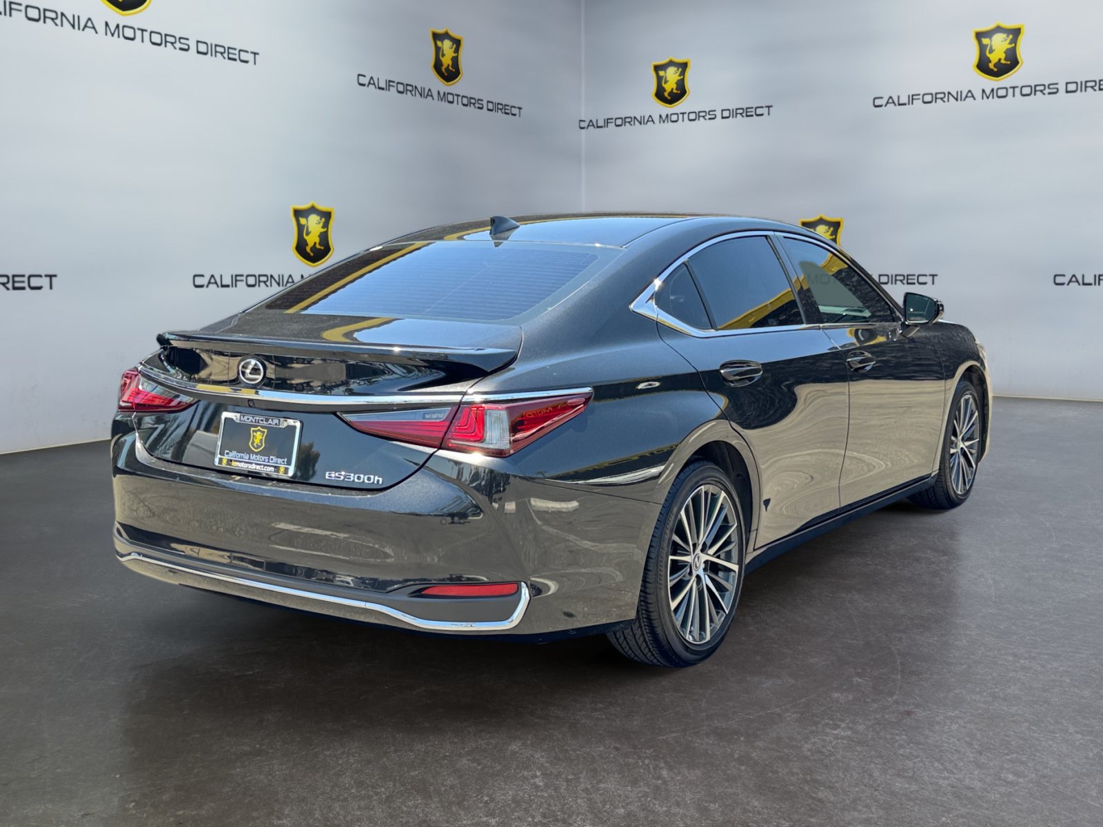Used 2025 Lexus ES 300h w/ Premium Package FWD image 5
