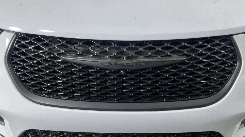 New 2025 Chrysler Pacifica Limited image 10