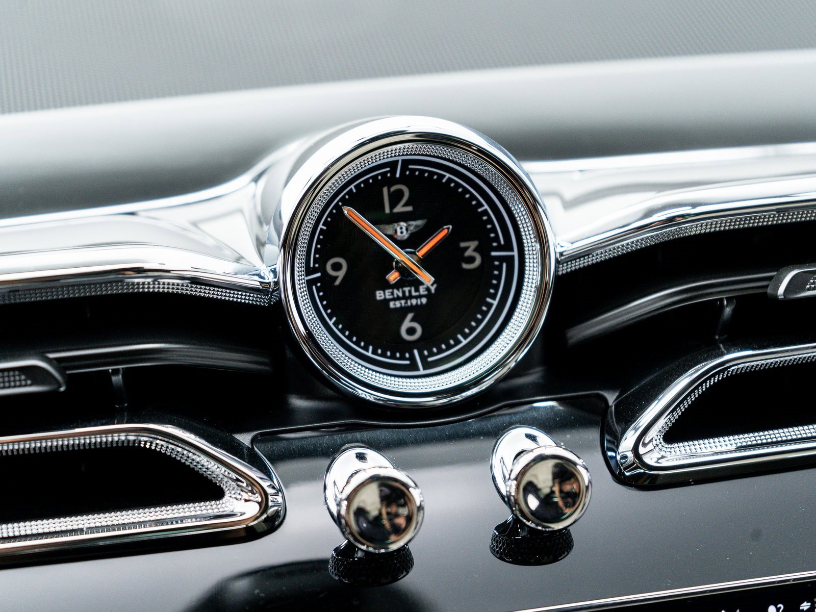 Certified 2023 Bentley Bentayga Extended Wheelbase image 40