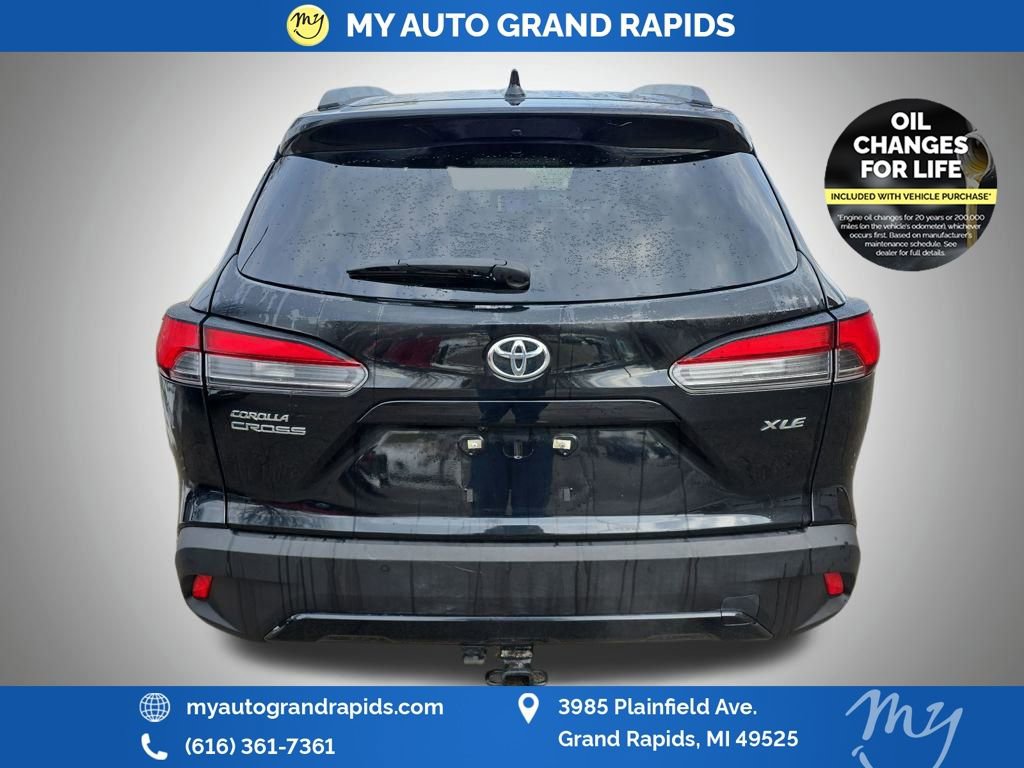 Used 2024 Toyota Corolla Cross XLE w/ Convenience Package image 6