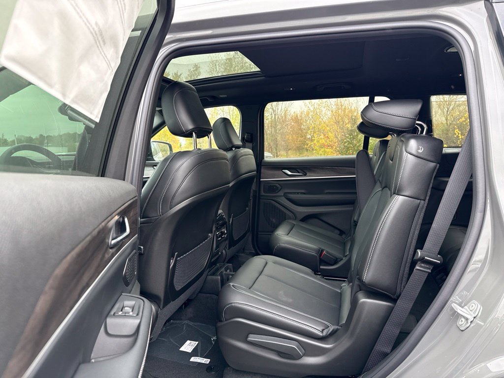 New 2027 Jeep Grand Cherokee L Limited AWD/4WD image 26