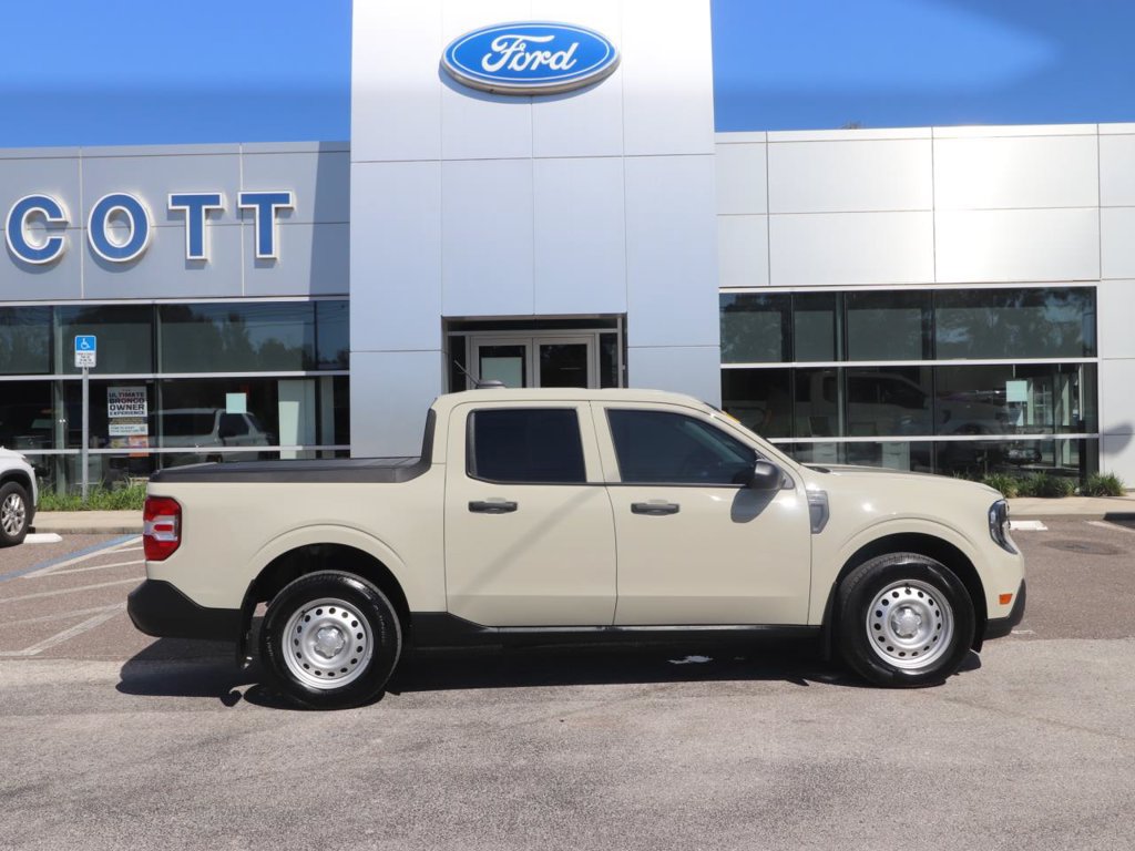 Used 2025 Ford Maverick XL w/ Equipment Group 102A AWD/4WD image 16
