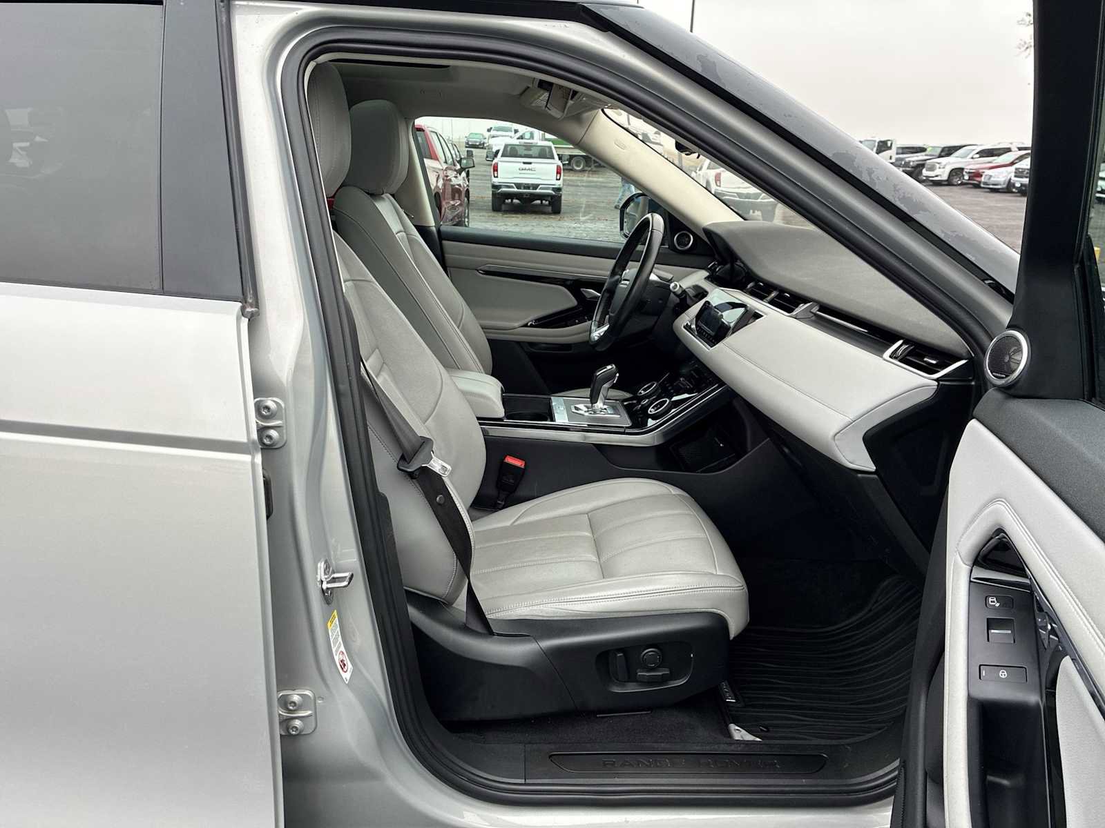 Used 2020 Land Rover Range Rover Evoque SE image 27