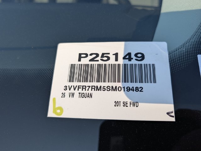 Used 2025 Volkswagen Tiguan SE FWD image 35