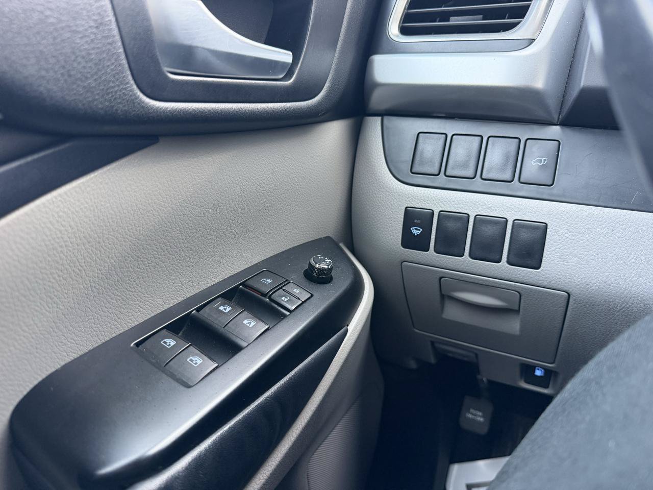 Used 2014 Toyota Highlander XLE AWD/4WD image 19