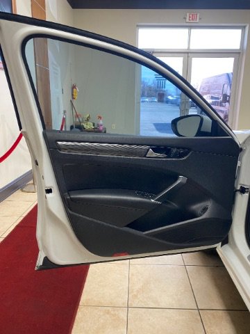 Used 2020 Volkswagen Passat 2.0T R-Line image 11