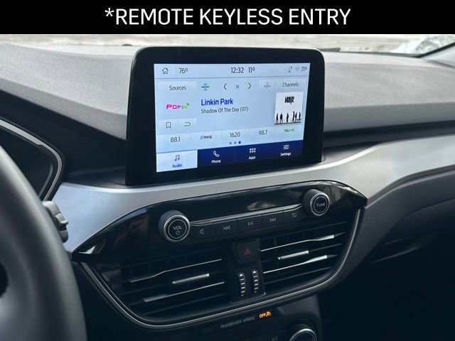 Used 2022 Ford Escape SE w/ Cold Weather Package image 9