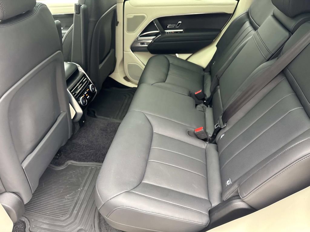 Used 2024 Land Rover Range Rover SE AWD/4WD image 16