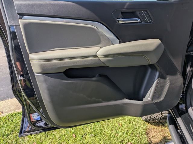 New 2025 Chevrolet Colorado ZR2 w/ ZR2 Bison Edition image 8