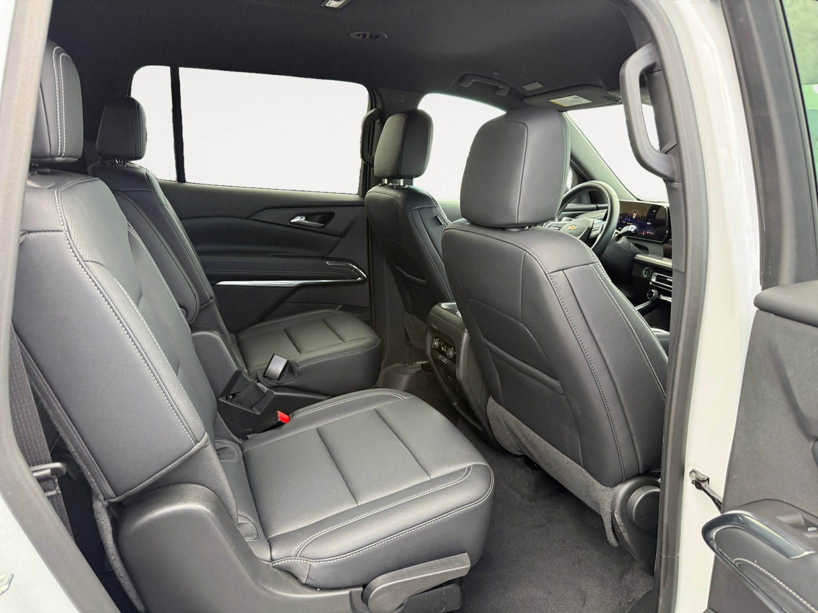 Used 2025 Chevrolet Traverse LT AWD/4WD image 18