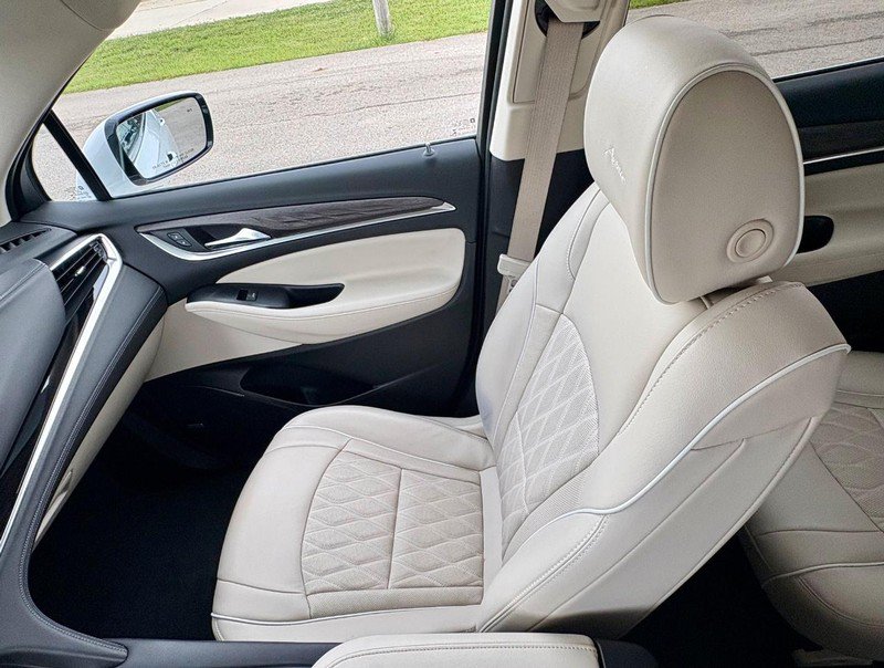 Used 2022 Buick Enclave Avenir w/ Avenir Technology Package AWD/4WD image 18