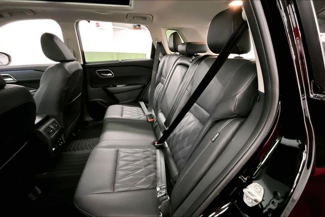 Used 2025 Nissan Rogue Platinum w/ Platinum Premium Package image 25