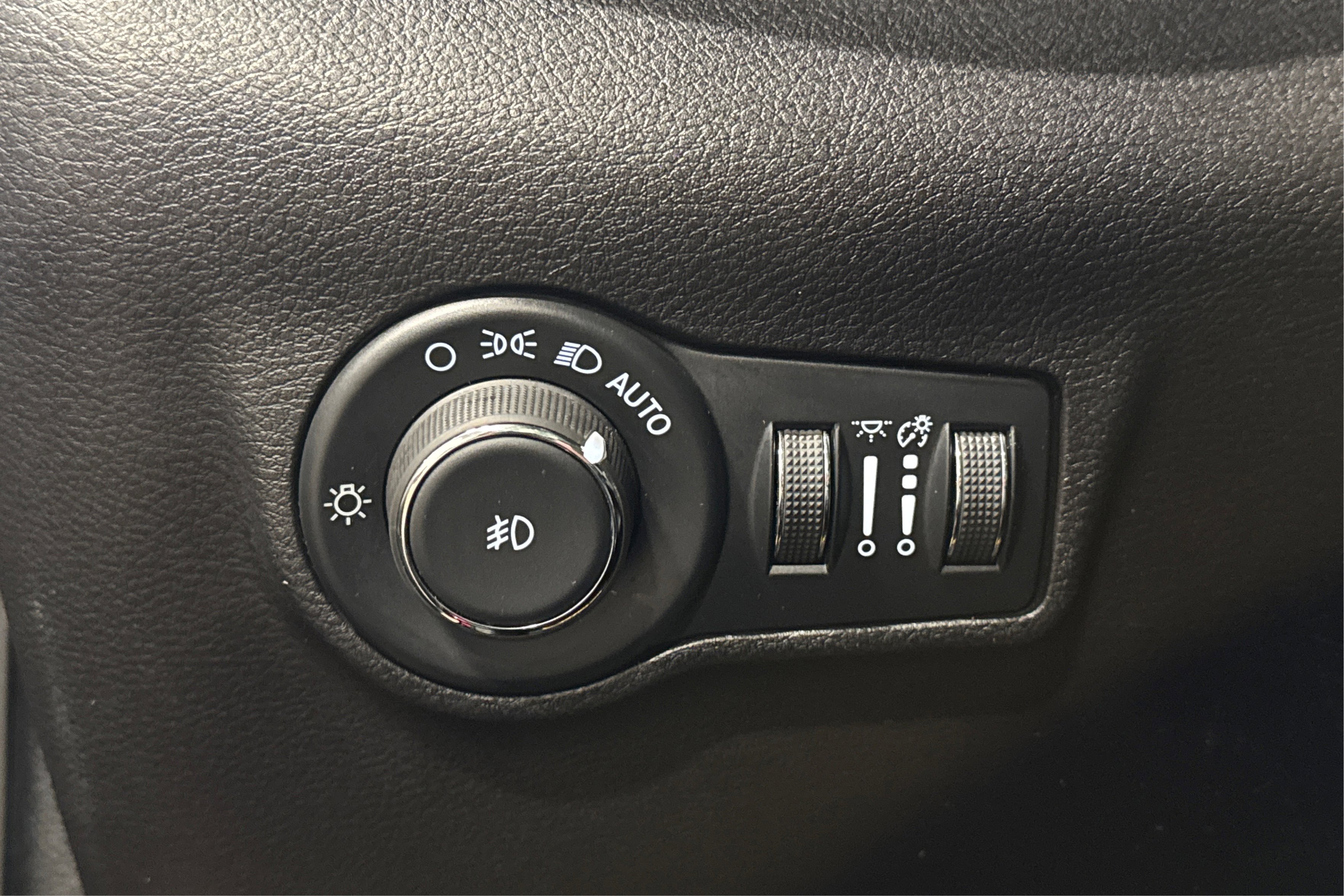 Used 2025 Jeep Compass Limited image 20