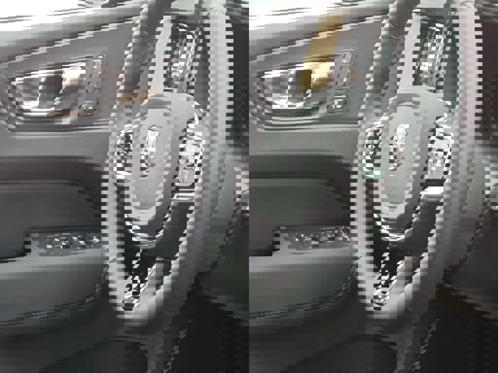 New 2026 Volvo XC60 B5 Plus w/ Protection Package Premier image 7