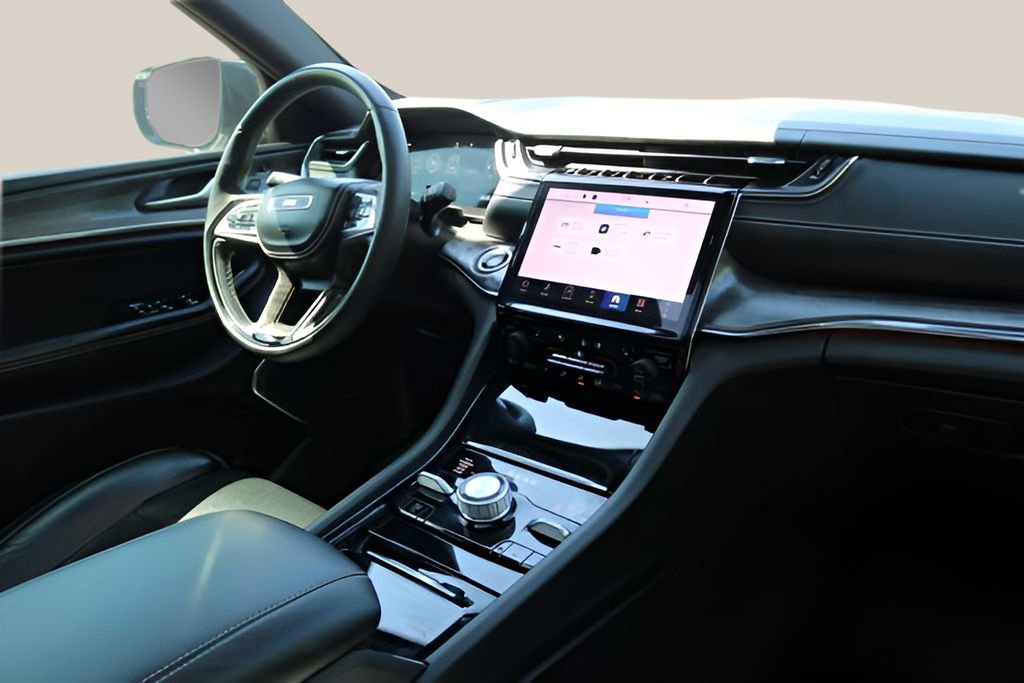 Used 2024 Jeep Grand Cherokee Overland w/ Adv Protech Group III image 18