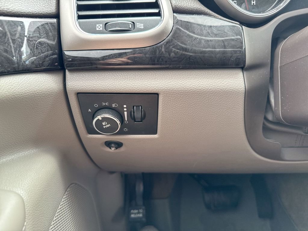 Used 2011 Jeep Grand Cherokee Laredo image 17