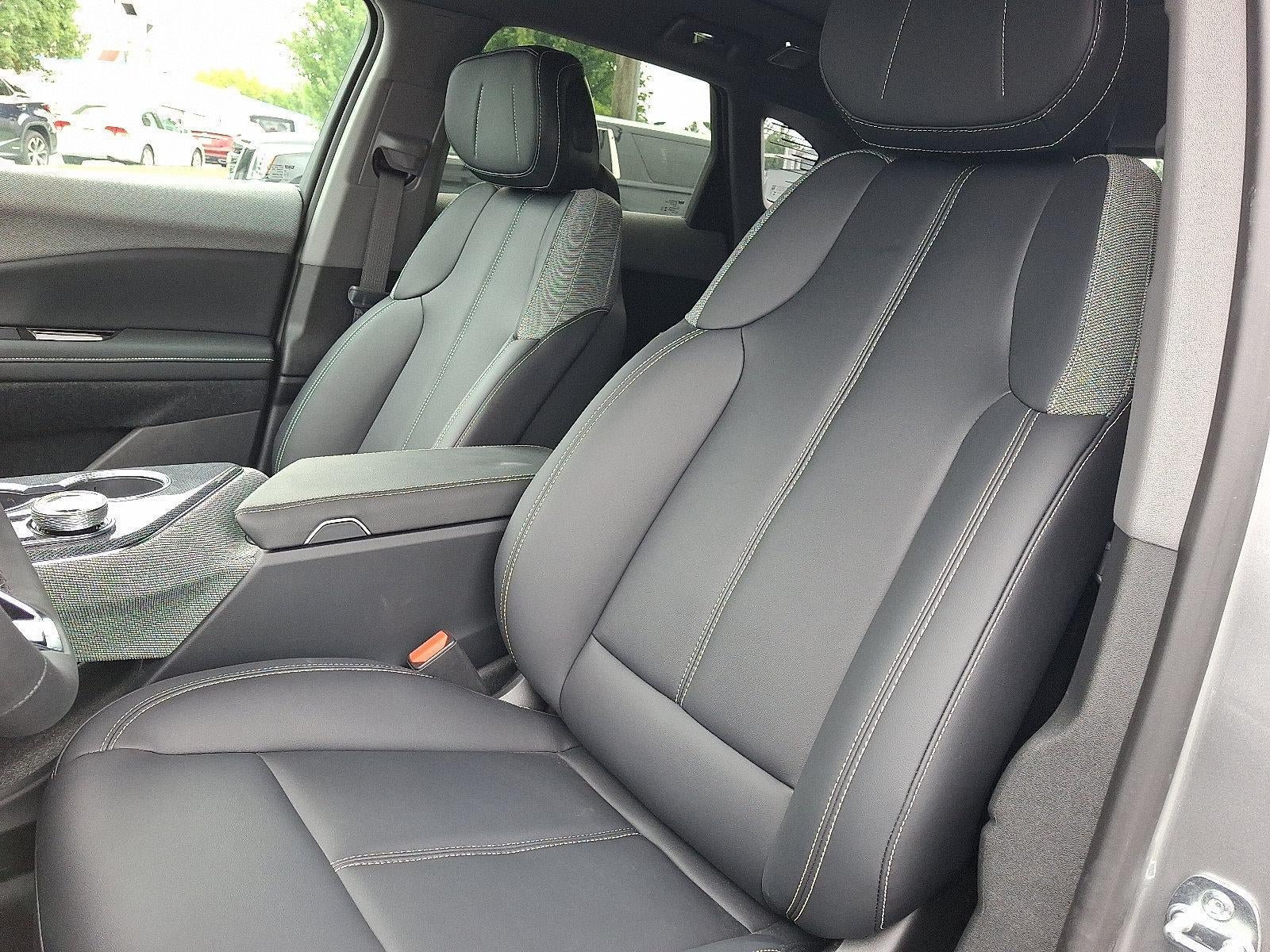 New 2027 Cadillac Optiq Luxury w/ LPO, Floor Liner Package AWD/4WD image 17