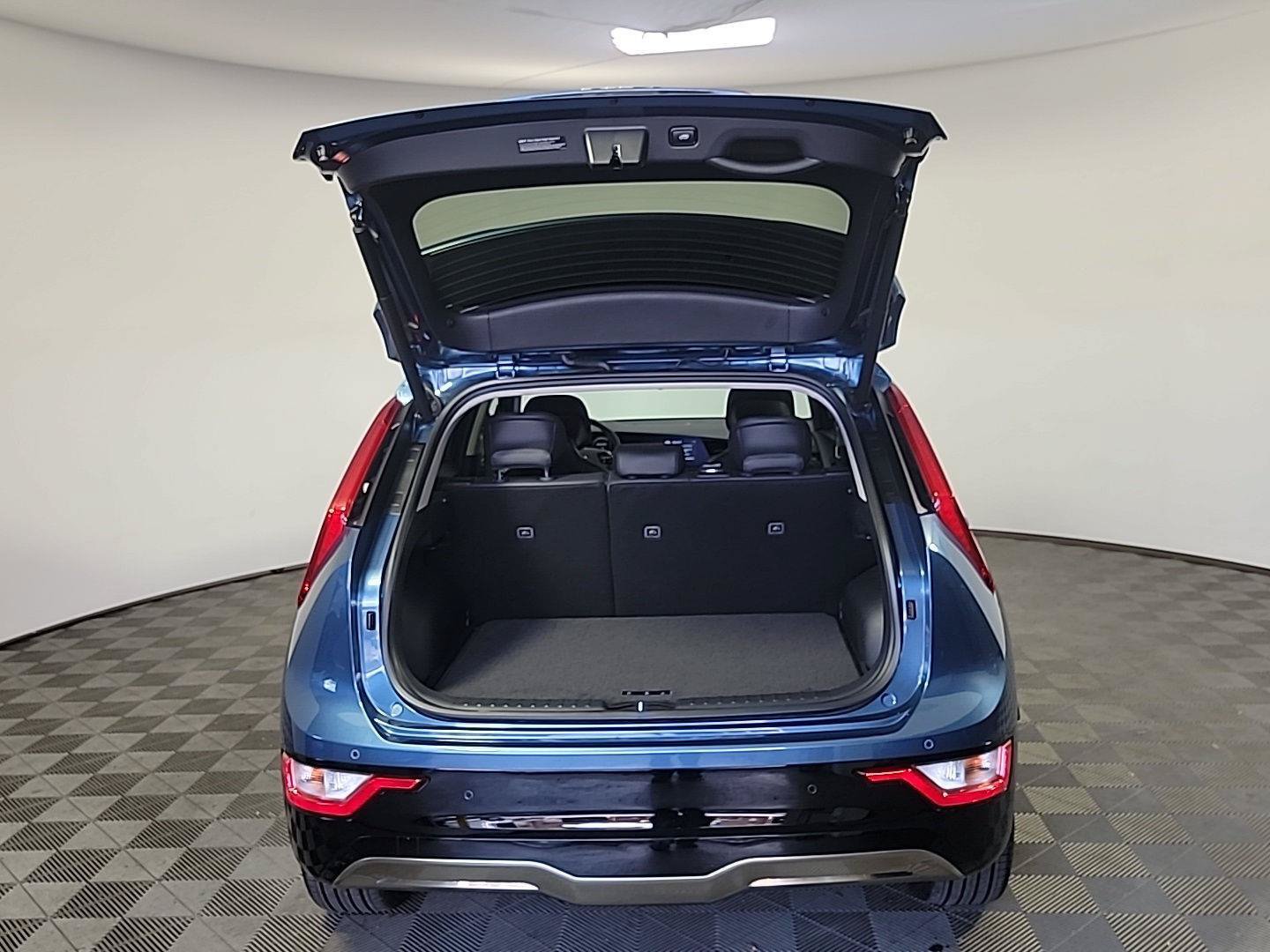 Used 2025 Kia Niro Wind w/ Wind Preserve Package FWD image 6