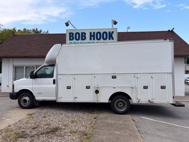 Used 2015 GMC Savana 4500 RWD image 2