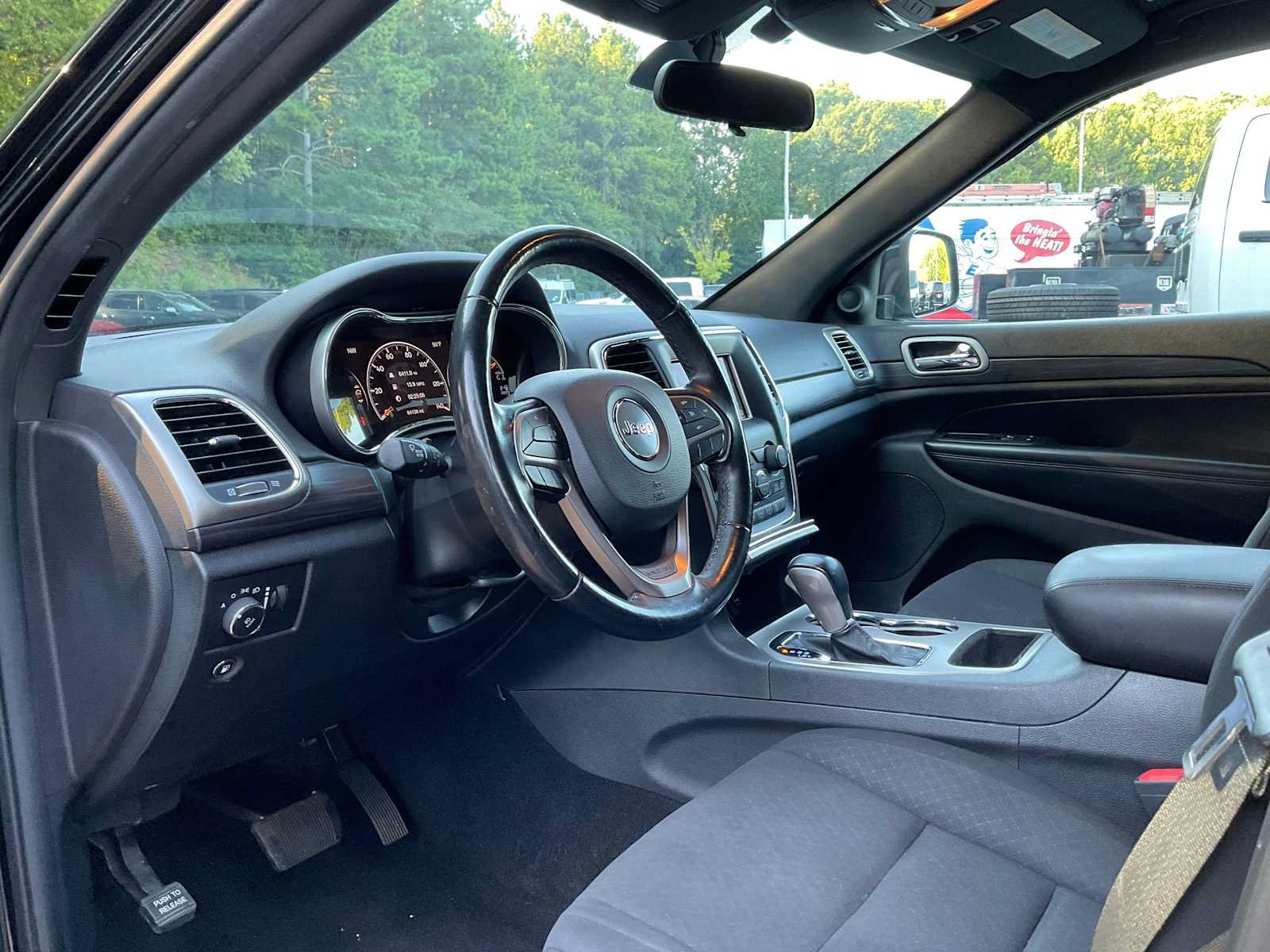 Used 2021 Jeep Grand Cherokee Laredo RWD image 15