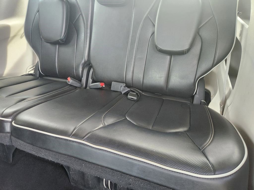 Used 2023 Chrysler Pacifica Limited image 31