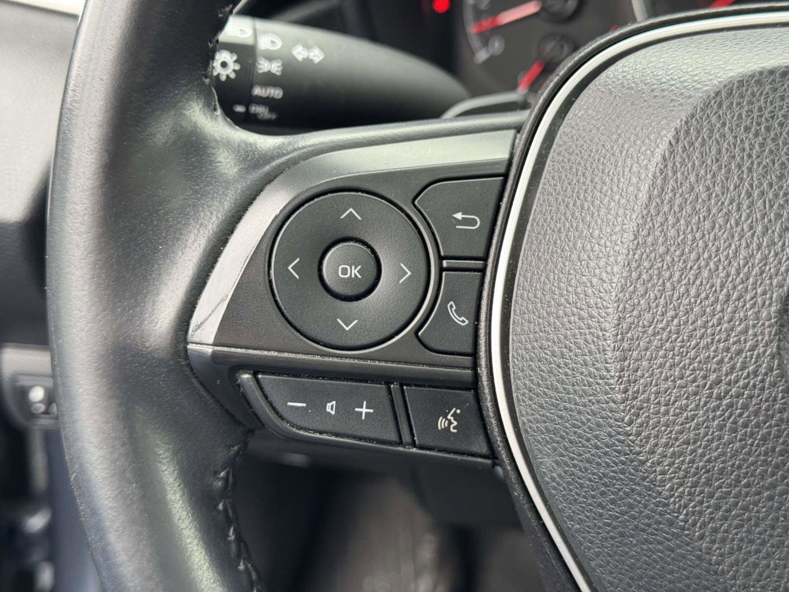 Used 2022 Toyota Corolla SE w/ SE Premium Package image 18